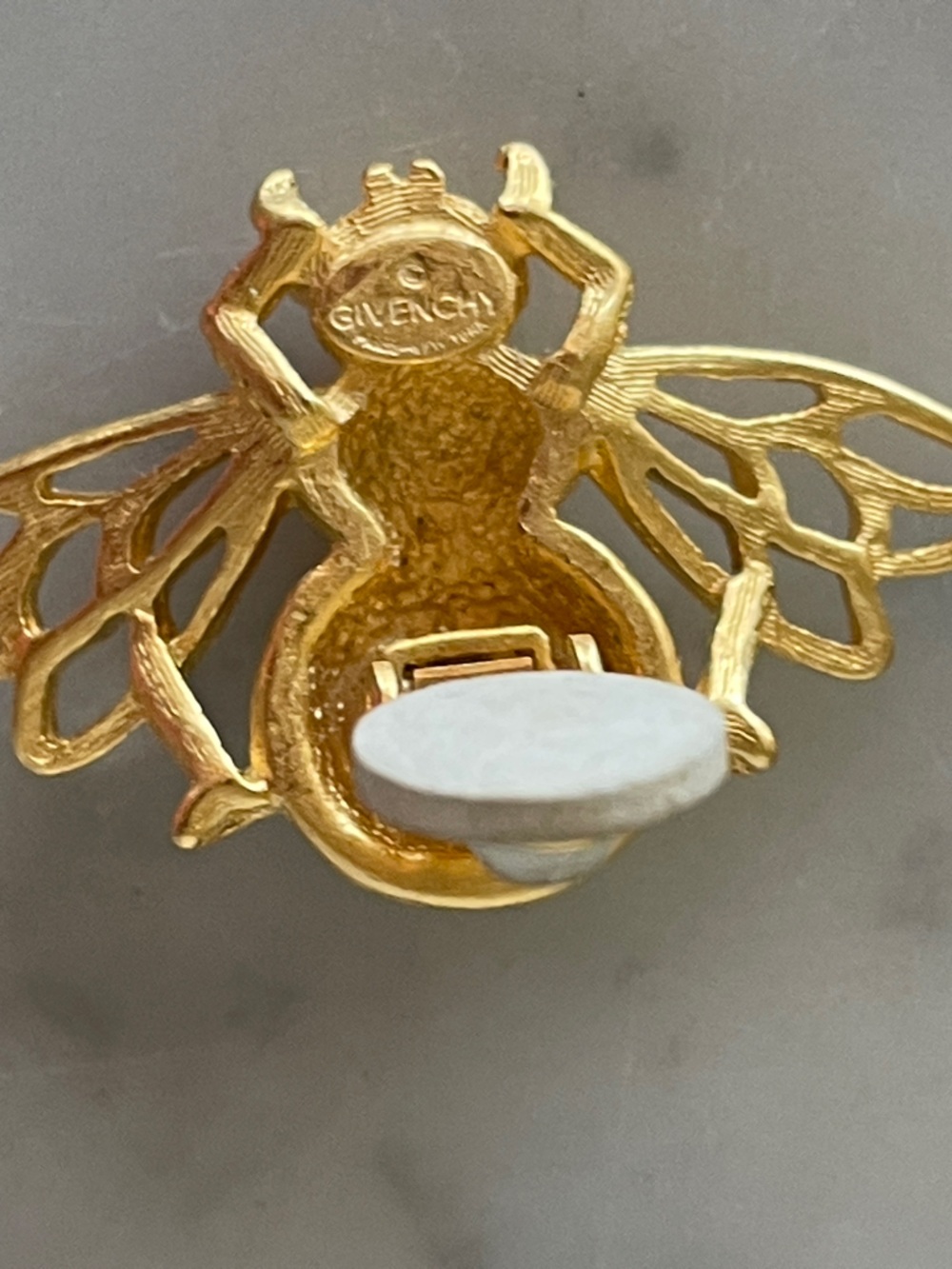 GIVENCHY Vintage 1980's 4G Logo Gold Plated Bee Insect Clip On Earrings - Picture 11 of 17